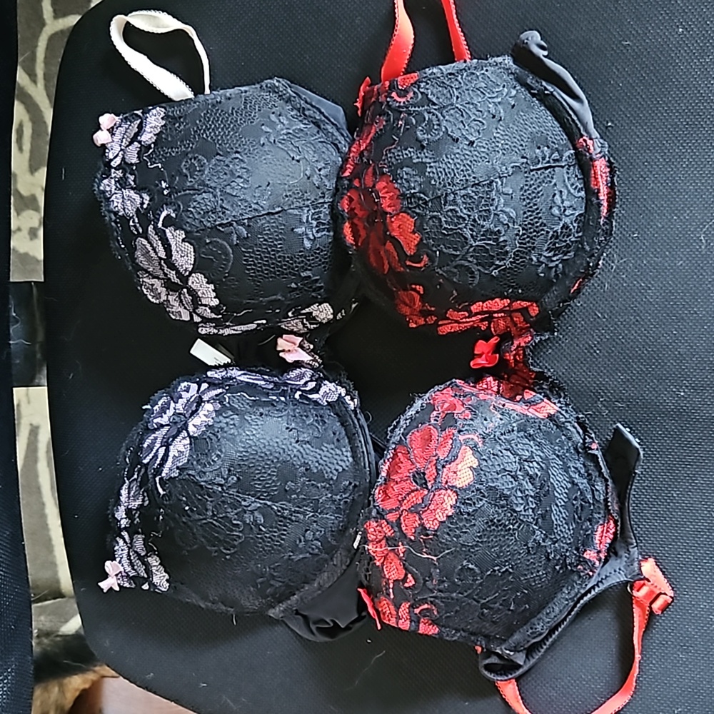 Set of 2 Adore Me bras size 36B